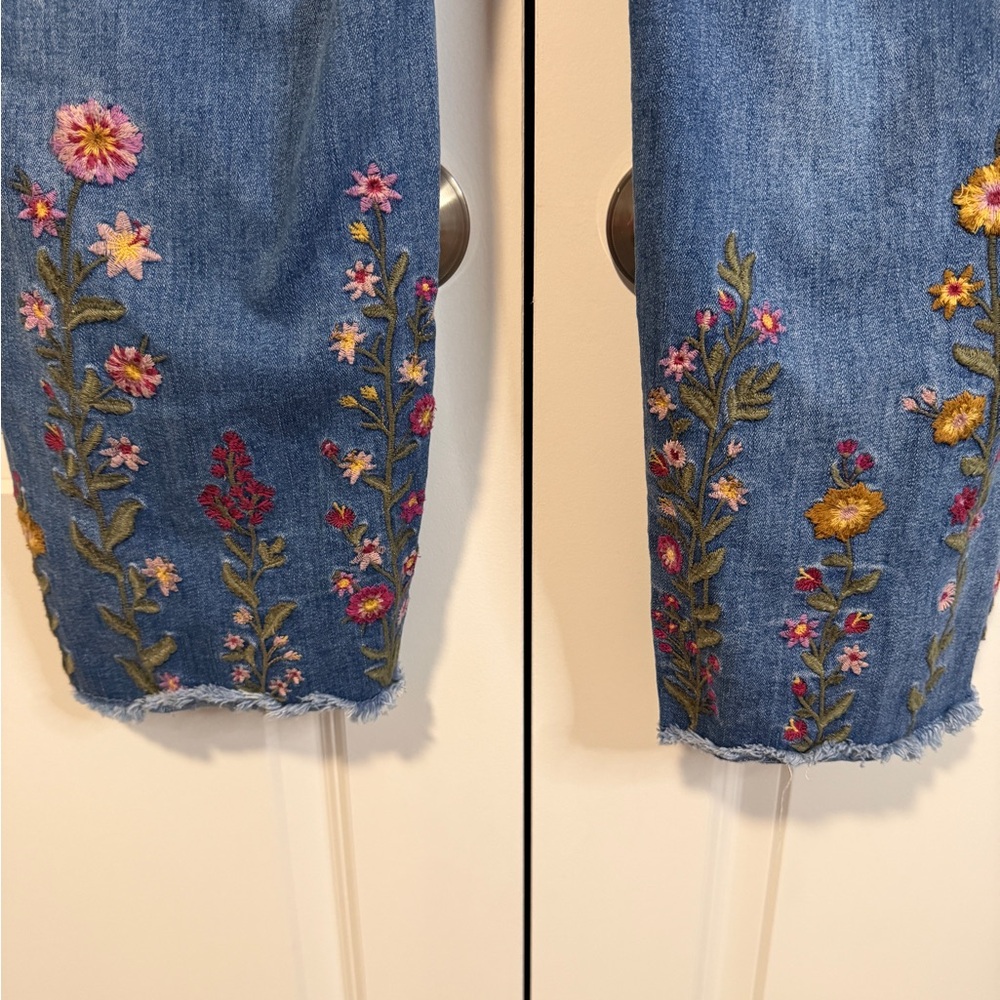 Coldwater Creek Floral Embroiderd Straight Jean 20W Blue Denim boho - Picture 5 of 5